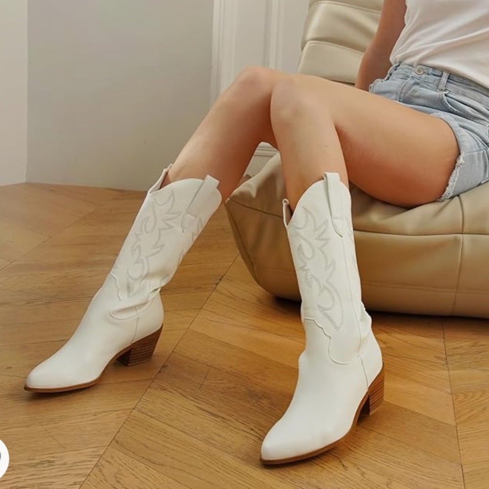 White cowgirl boots size 8 never worn